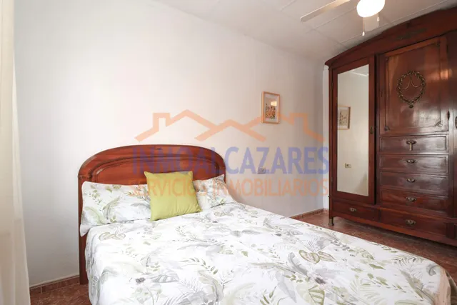 ¡A SOLO 1 MINUTO DE LA PLAYA! CÉNTRICO APARTAMENTO EN PRIMERA PLANTA DE 3 DORMITORIOS Y TERRAZA CON VISTAS AL MAR, EN LOS ALCÁZARES, MURCIA. — 32