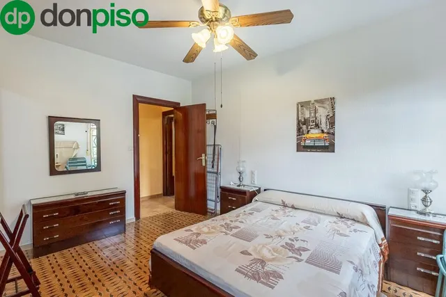 Gran casa con parcela y piscina en Cájar — 16