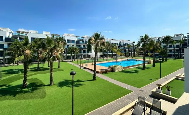 Se vende ático de 2 dormitorios en la primera planta con solárium privado en Oasis Beach XII, El Raso, Guardamar del Segura — 21