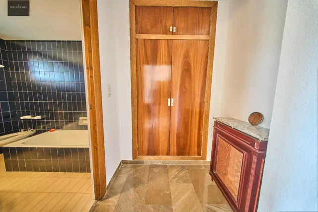 Residencia exclusiva en Paseo del Salón con vistas despejadas — 9