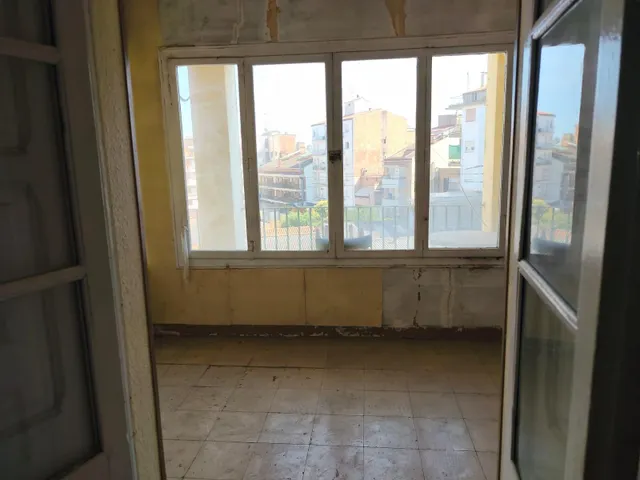 ¡Oportunidad Única para Inversores en Manresa! Joya Modernista con Gran Potencial — 10