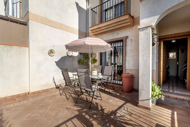 Casa en Ogijares con piscina comunitaria. — 6