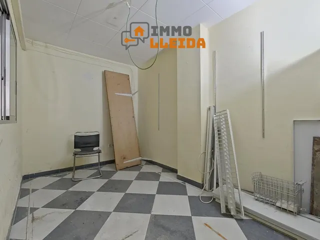 Local comercial con doble acceso en el centro de Balaguer — 13