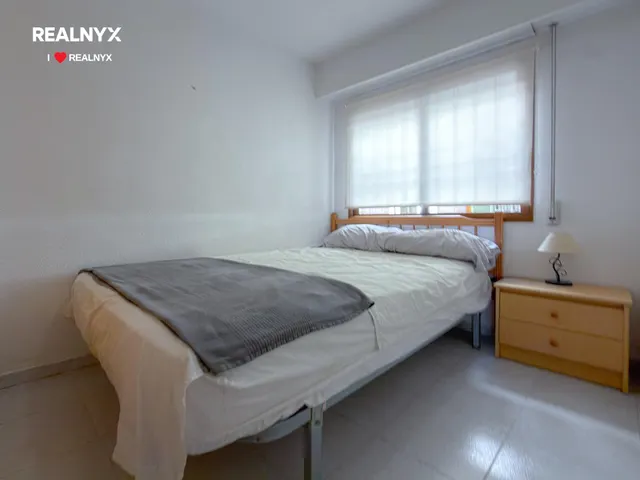 ¡Oferta Especial! Amplio apartamento con 3 dormitorios + gran terraza y vistas a la piscina comunitaria + Garaje incluido en el precio — 24