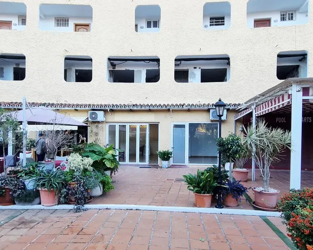 Local comercial 76m² en venta - Marbella — 18