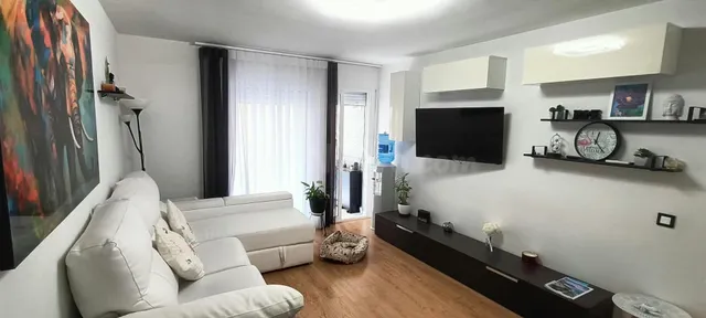 MAGNIFICO PISO DE TRES DOMITORIOS Y DOS BAÑOS REFORMADO CERC - foto 4