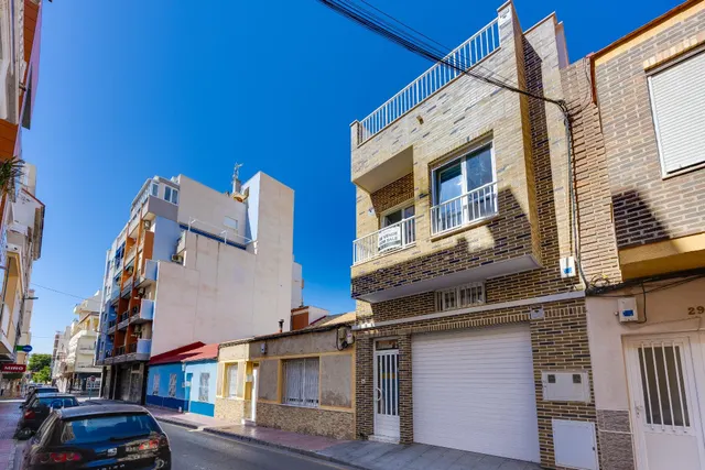 Casa adosada reformada en el centro de Torrevieja – calle la paz — 39