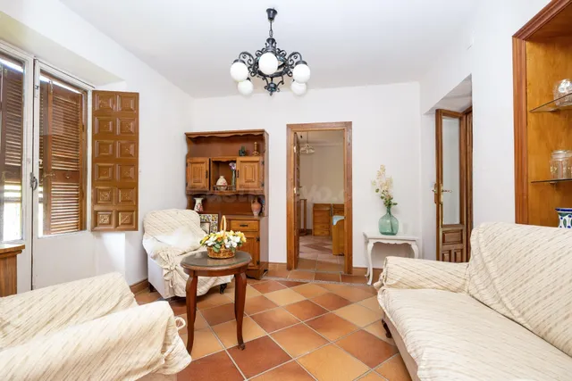 EXCLUSIVA FINCA CON 30.000 m2 DE SUELO URBANIZABLE EN OGÍJAR - foto 2