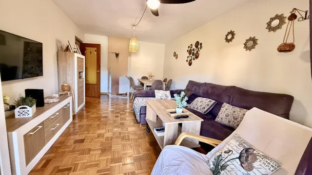 Venta de piso con cuatro dormitorios en Benalmádena, Málaga, - foto 2