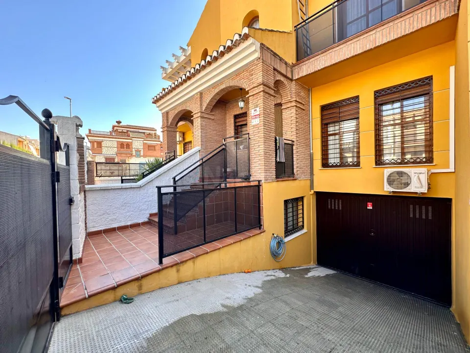 **NO ES SOLO UN ADOSADO. ES UNA CASA PARA DISFRUTARLA.**