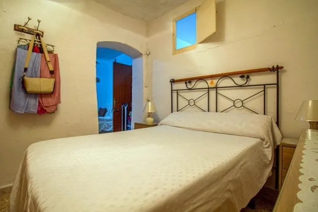 CASA EN SAN ROQUE TOTALMENTE EXTERIOR CON MUCHAS POSIBILIDADES PATIO AMPLIO Y TERRAZAS — 8