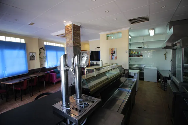 BAR CON TERRAZA EN SANTIAGO DE LA RIBERA — 7
