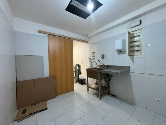 LOCAL EN AVD DE LOS BAÑOS - PLAYAFELS — 10
