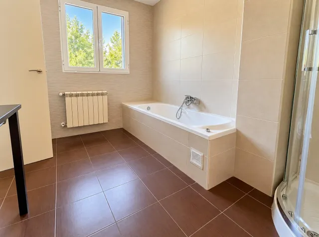 Chalet independiente con piscina privada y 6 dormitorios en La Cañada — 27