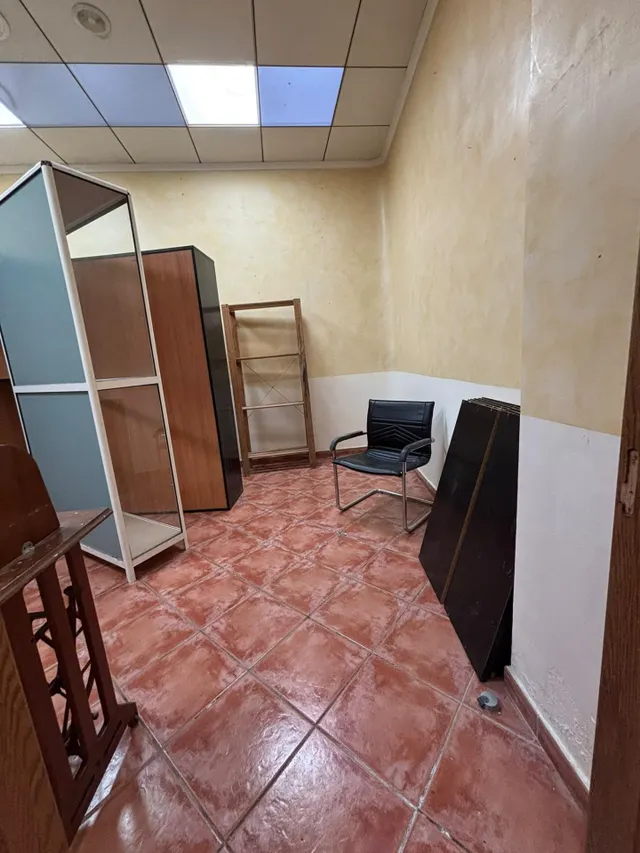 LOCAL COMERCIAL DE 300 m2 – ALQUILER CON OPCIÓN DE COMPRA — 36