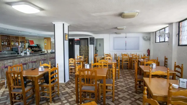 Local en Petrer zona Salinetas montado para empezar tu nuevo negocio — 3