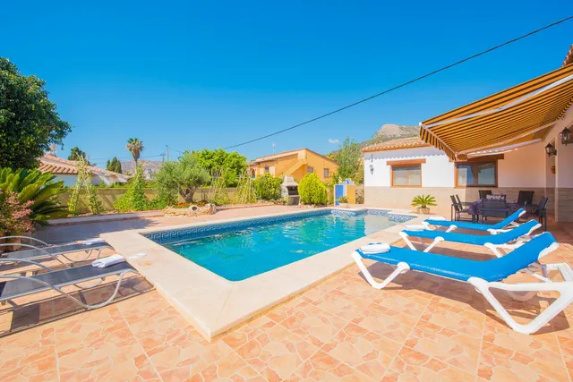 ▷Villa De Una Sola Planta con Piscina y vistas al Peñon en Calpe, Costa Blanca. — 2