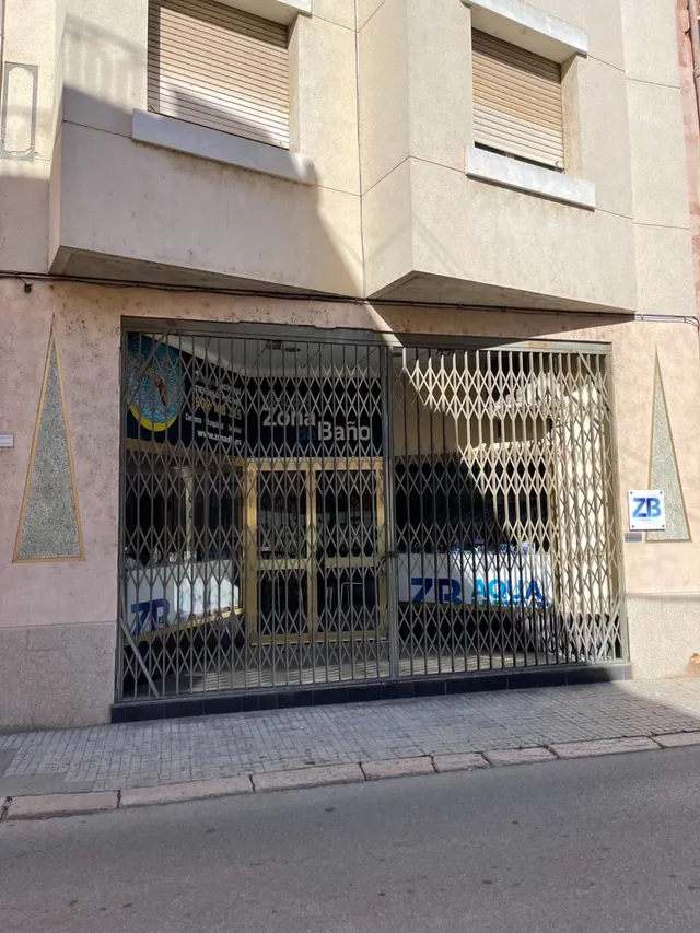 Local céntrico y próximo al rio — 3