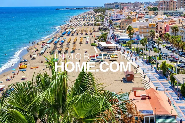 Espectacular apartamento con terraza, piscina y licencia turística en segunda línea de playa en La Carihuela, Torremolinos — 22