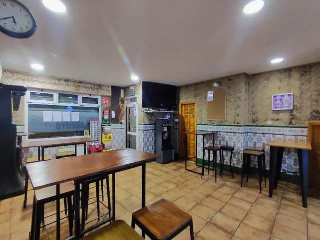 Vivienda y negocio a la venta en Arroyo. — 3