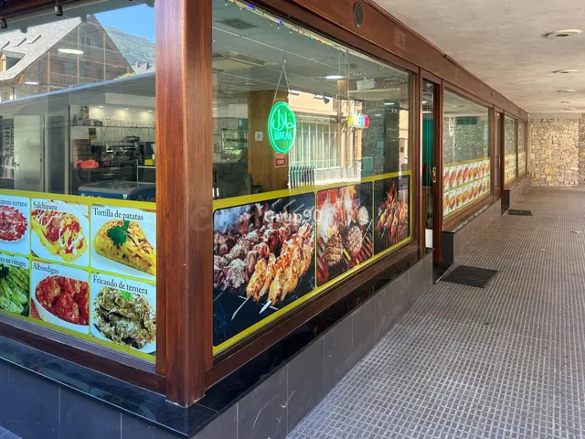 LOCAL COMERCIAL EN VENTA EN PLENO CENTRO DE VIELLA - foto 3