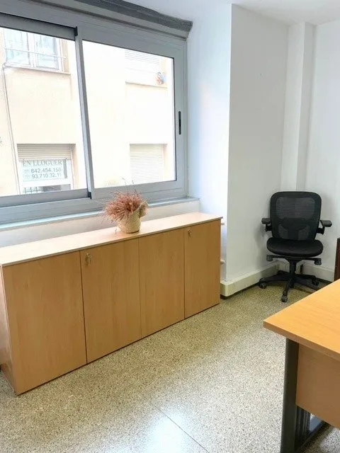 Se alquilan despachos en Sabadell — 18