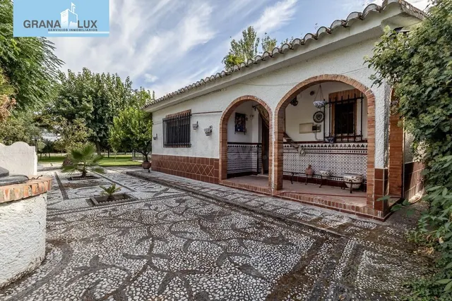 Espectacular Chalet en Ogijares - Ideal para Familias — 4