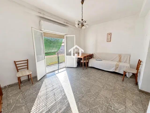 Piso en venta en Alicante, zona de la florida. 77m2, 3 habitaciones, 1 baño, balcón, galería. 2da planta con ascensor. — 26
