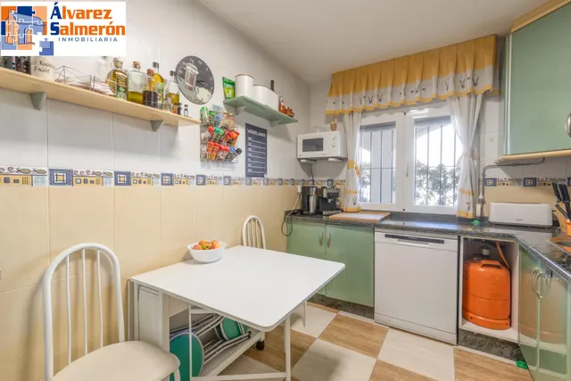 Casa en Armilla con terraza, patio y amplia cochera — 11
