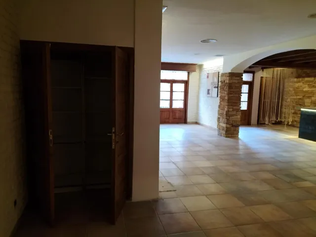 EN VENTA LOCAL COMERCIAL CON INQUILINOS — 20