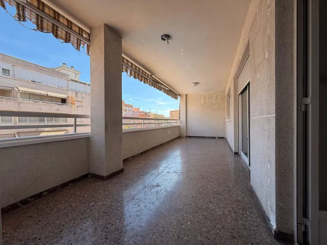 Amplio y Luminoso Apartamento en Altozano, Alicante — 9