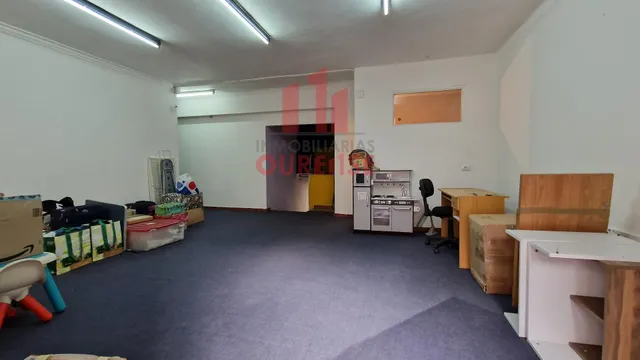 LOTE COMPUESTO POR LOCAL COMERCIAL Y VIVIENDA — 12