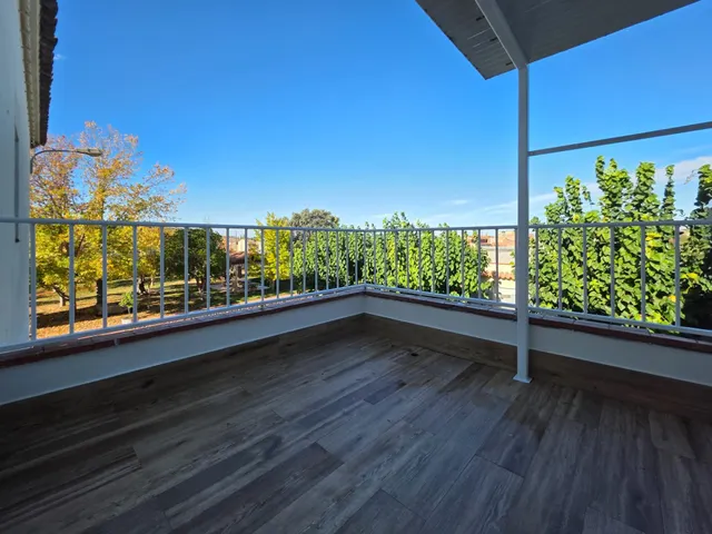CASA DE 2 PLANTAS CON APARTAMENTO Y JARDIN — 42
