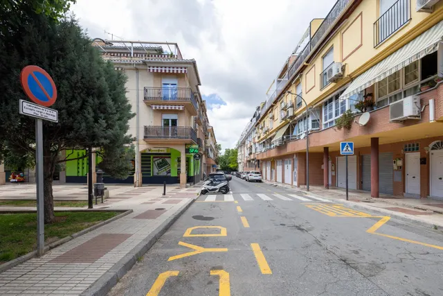 Exclusiva vivienda con gran terraza y múltiples posibilidades frente a Plaza José Zamora en Maracena. — 17