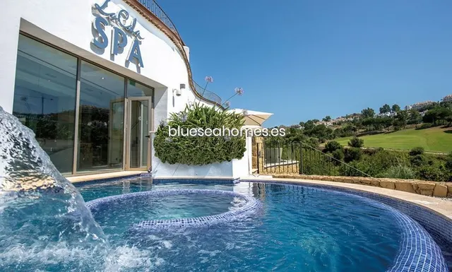 Venta de piso con tres dormitorios en Mijas Costa, Málaga, Costa del Sol — 17