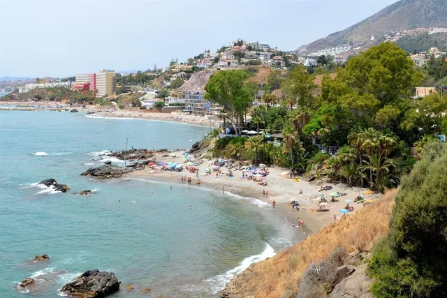 Ático dúplex de dos dormitorios con vistas al mar en Benalmádena, Costa del Sol — 26