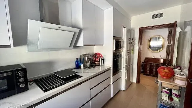 Magnífico piso en Huerta la Reina. CUATRO DORMITORIOS. DOS BAÑOS. Hace Esquina!
