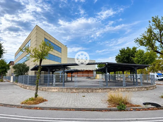 Exclusiva nave industrial tipo c con edificio corporativo junto a zona franca y fira de Barcelona. — 5