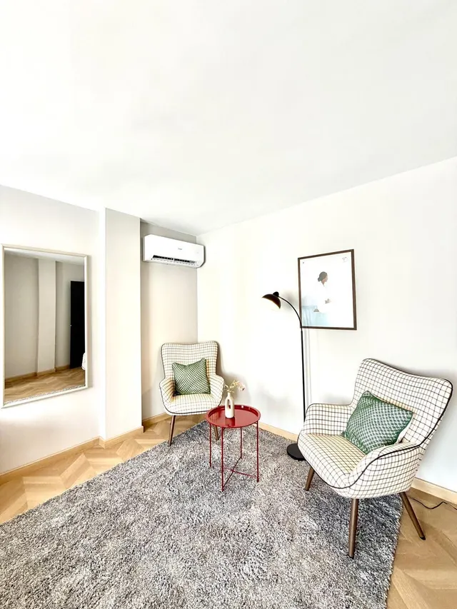 Apartamento reformado con terraza, Alicante, Torrevieja. 3 habitaciones | 110 m2 | A 400 metros del mar — 10