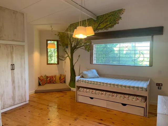 Se alquila chalet en coin buena zona — 13