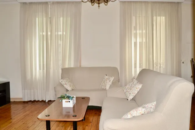 AMPLIA VIVIENDA EN EL CORAZON DE PAMPLONA — 11