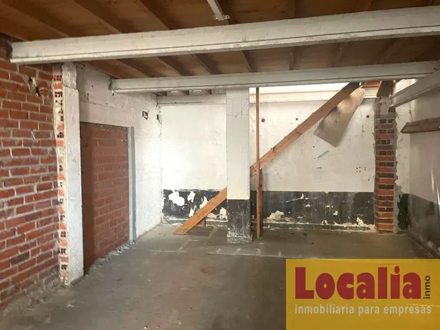 Local comercial en Torrelavega - foto 2
