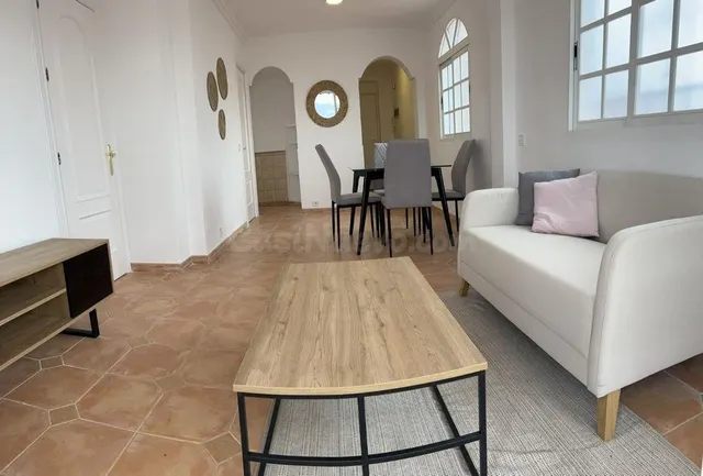 Ático de unos 90m2 totales, cocina separada, y terraza de un - foto 4