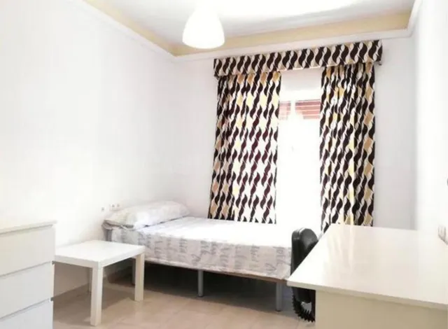 PISO DE 5 habitaciones EN CALLE TEJEIRO – IDEAL PARA ESTUDIA - foto 5