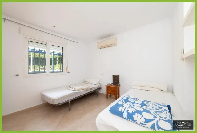 Chalet independiente con piscina privada y vistas al mar — 16