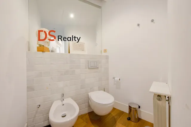 Ds realty presenta | vivienda exterior con tres balcones y terraza frente al templo de debod — 36