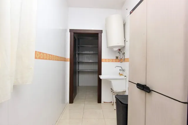 Alquiler larga estancia chalet con piscina — 44