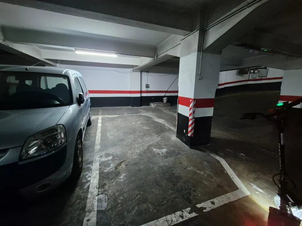 Plaza de Parking en Plaza de Castellá 4