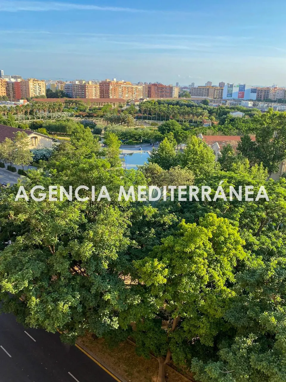 Ático con vistas al Parque Central en el corazón de Ruzafa