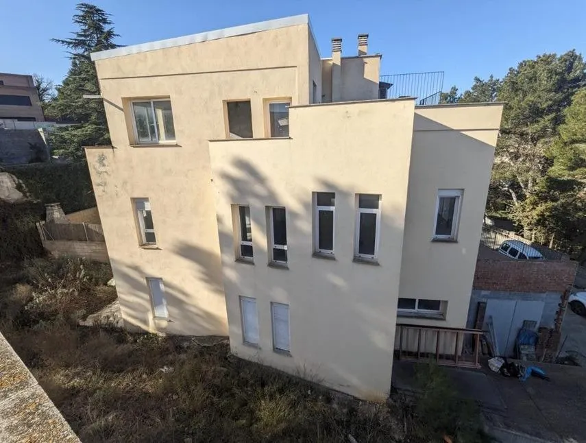 CASA EN CONSTRUCCIÓ A LA LLACUNA